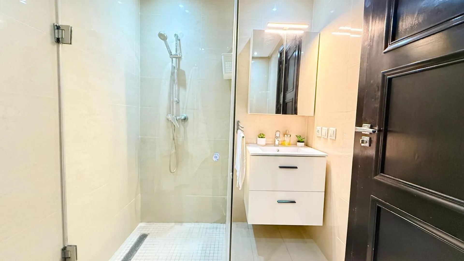 Cosy Greeny 3 Bdr - Downtown Near Oasis Train And Tramway Casablanca Appartement